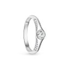 Fehérarany eljegyzési gyűrű közepén egy fehér cirkónia kővel, két oldalán apró fehér cirkónia kövekkel